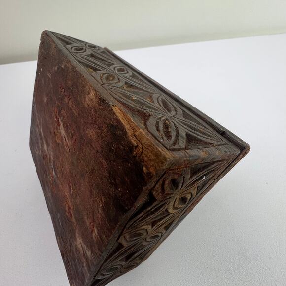 Vintage Nepalese Shaman Ritual Box Hand Carved Wood Pyramid Lid 4in Slide Top - Picture 15 of 16